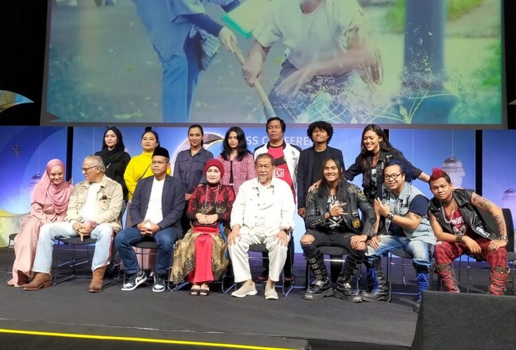 Jumpa pers Para Pencari Tuhan (PPT) jilid 16. Deddy Mizwar merupakan tokoh kunci di balik hadirnya Para Pencari Tuhan (PPT) hingga jilid 16 di bulan Ramadan tahun ini.